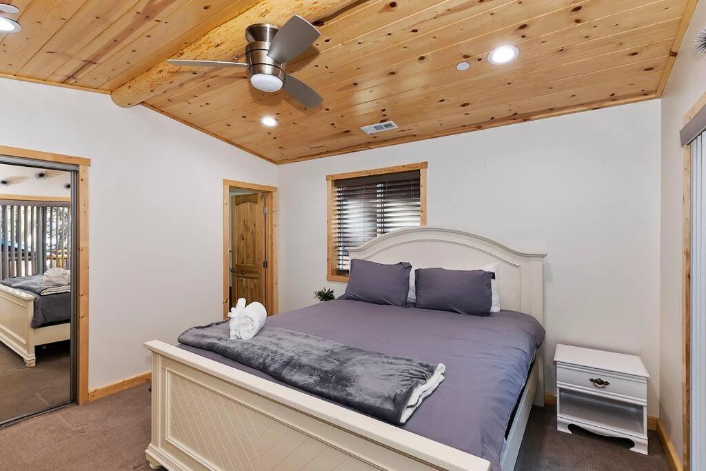 Holiday home Stylish Elysian Big Bear W Enclosed Backyard *