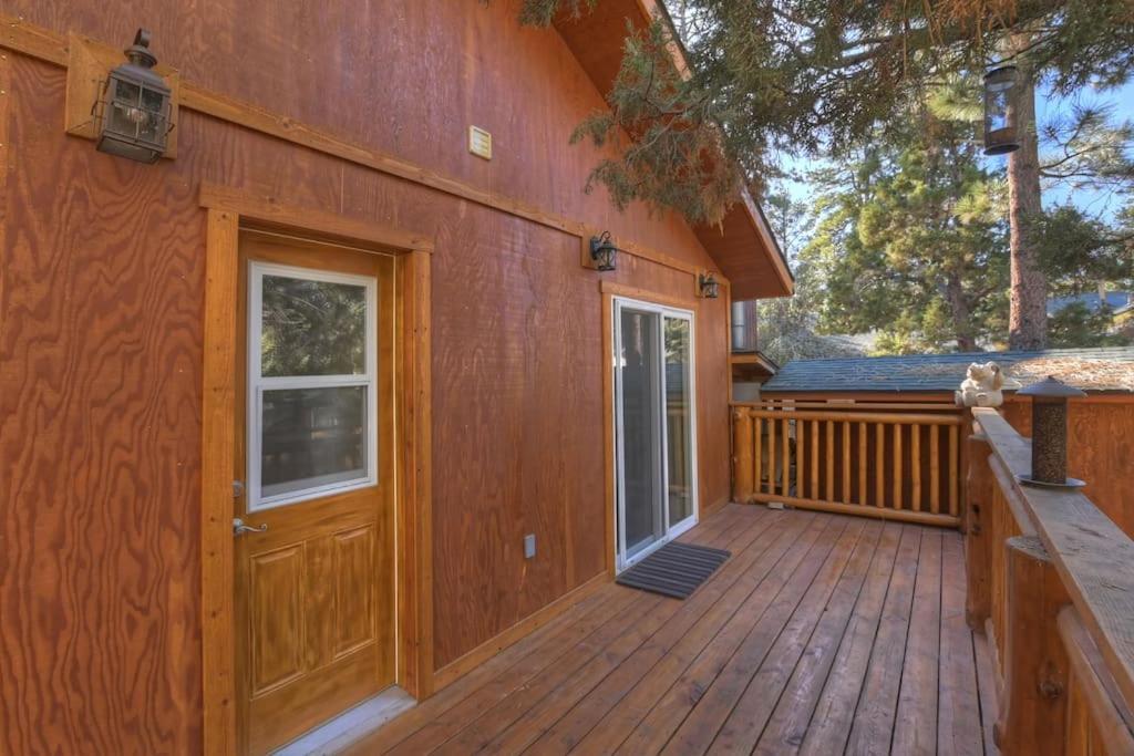 Stylish Elysian Big Bear W Enclosed Backyard Holiday home Big Bear City