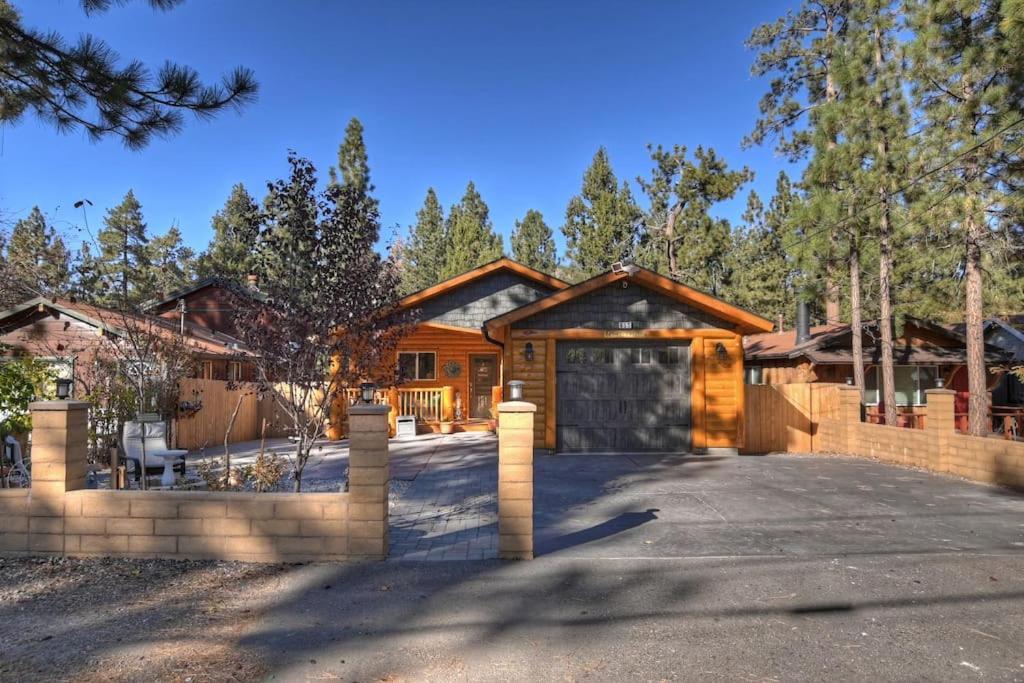 Stylish Elysian Big Bear W Enclosed Backyard *